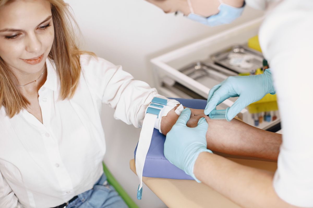 Laboratuvarda kan örneği alınması